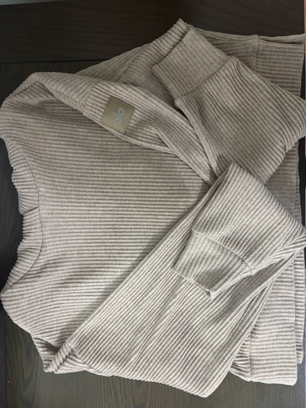 ALO Yoga lightweight cropped